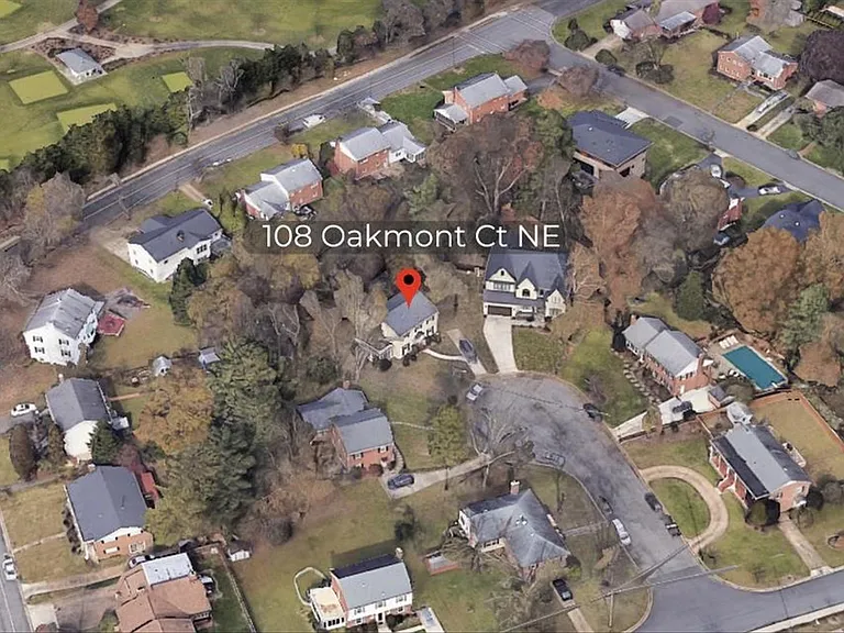 108 Oakmont Ct NE — Photo 2