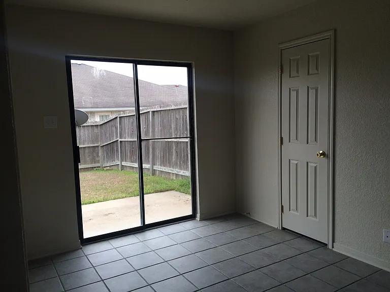5202 Daybreak Cir — Photo 3
