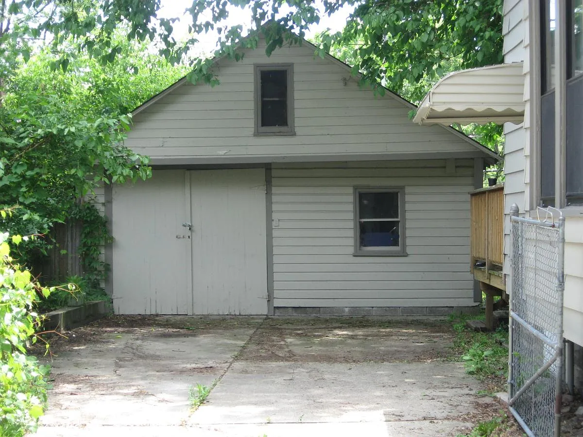 Building Photo - 315 W Goulson Ave