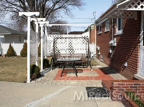3rd image of 23016 Brookdale Blvd