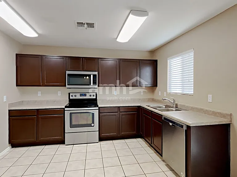 1117 E Dust Devil Dr — Photo 3