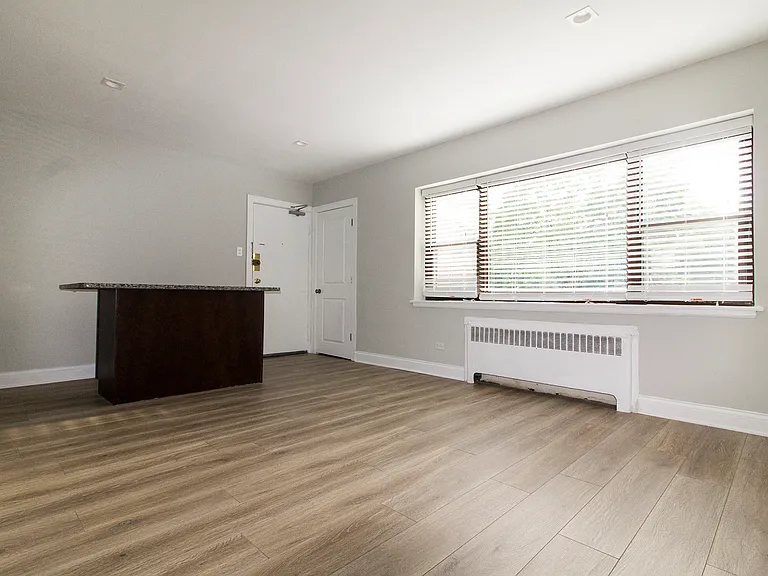 603, G1 - Living Room