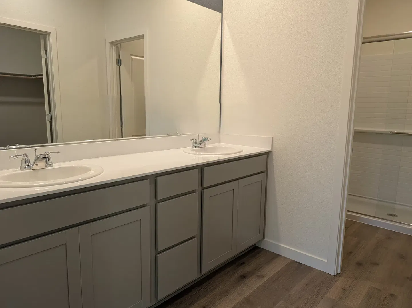 $2500 / month with BONUS! $150 off for November and December — Photo 3