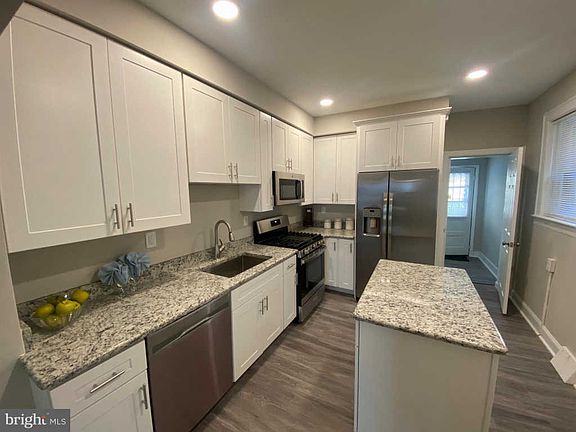 3rd image of 2413 Oakford St