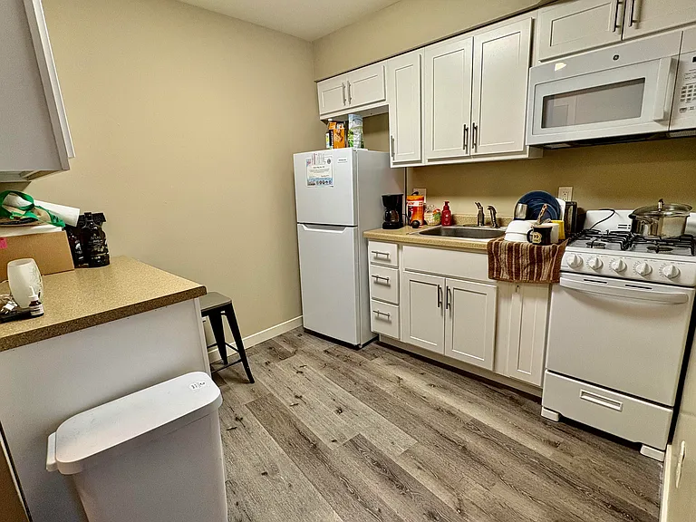 Middleton Commons — Photo 15