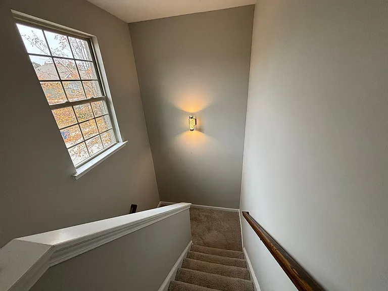 518 Tulip Ln — Photo 9
