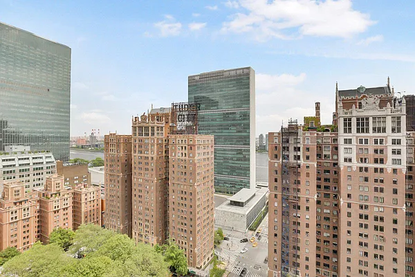 Rented by Level Group | media 69