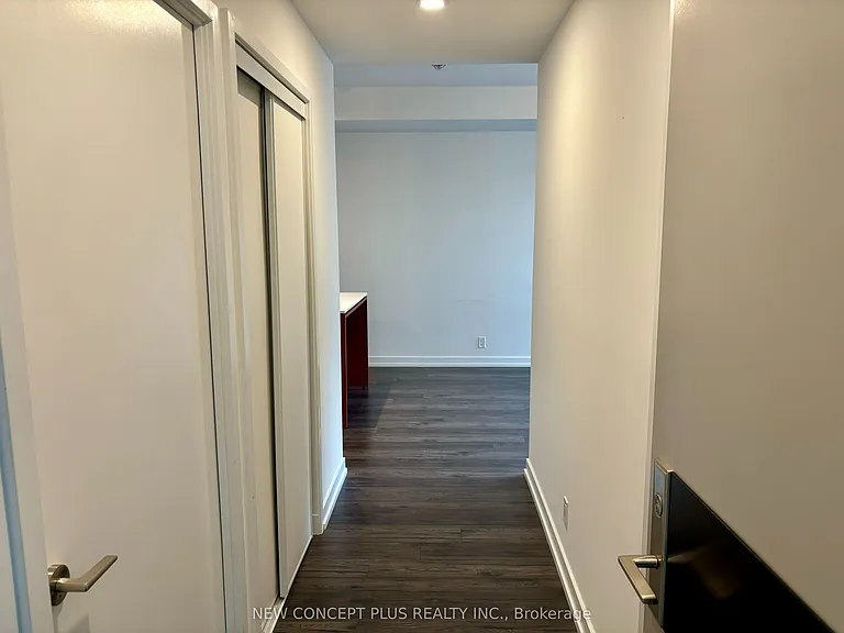 33 Helendale Ave W #811 — Photo 13