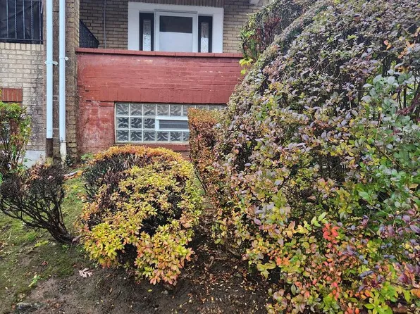 5830 Brush Rd, Philadelphia, PA 19138