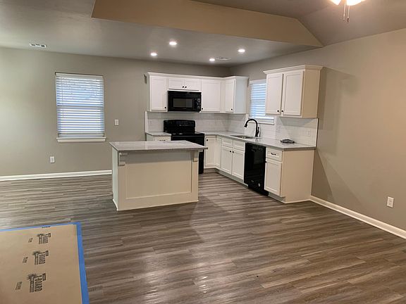 4th image of 324 E Elder Ln