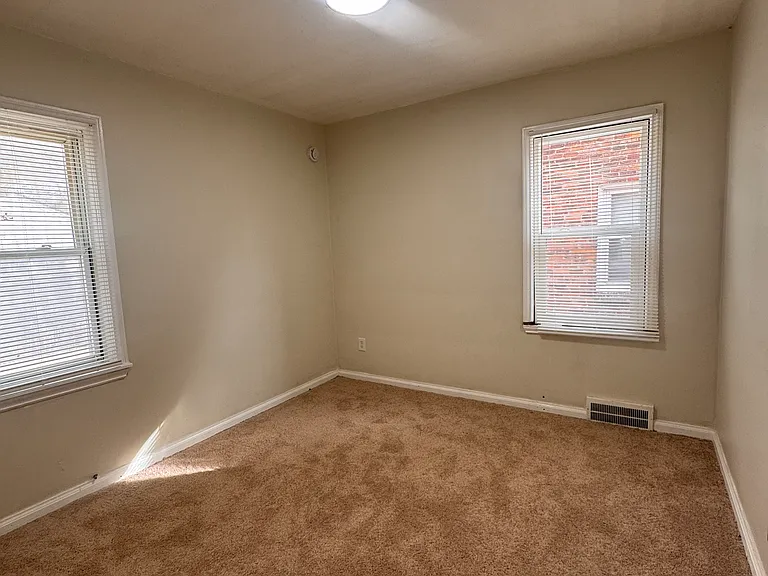 11820 Duchess St — Photo 7