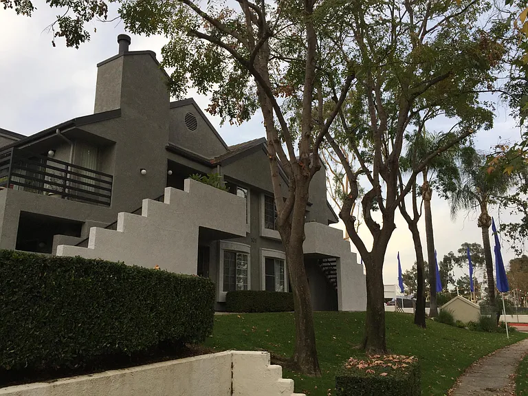 Lomita Court — Photo 6