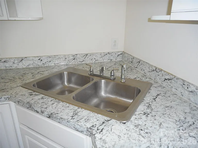 5901 Meadow Hill Dr — Photo 4
