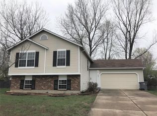 635 Big Horn Dr, O'Fallon, MO 63368