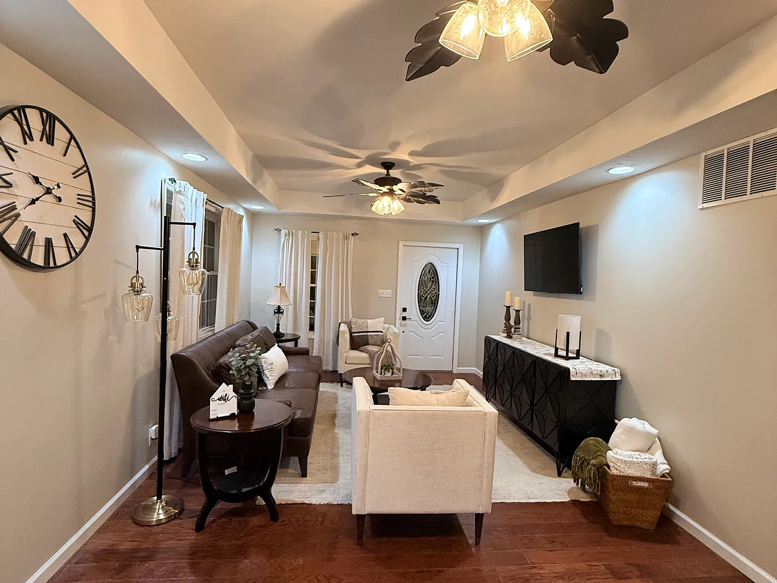4 bed, 2050 sqft, $2,500 — Photo 4