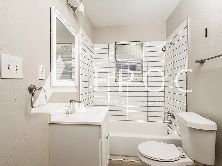 1565 N Elgin Ave — Photo 13