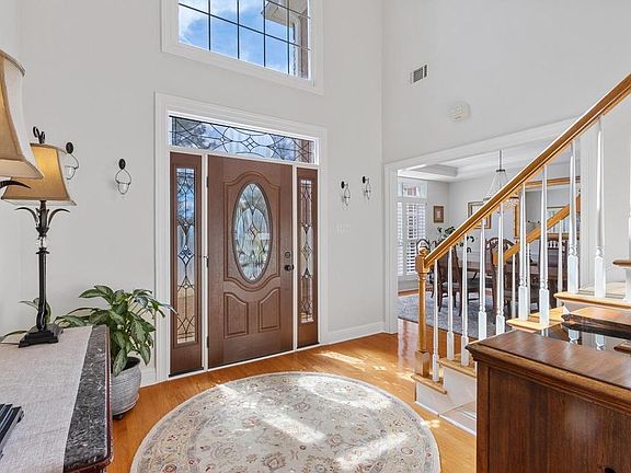 5th image of 1926 Lonhill Dr