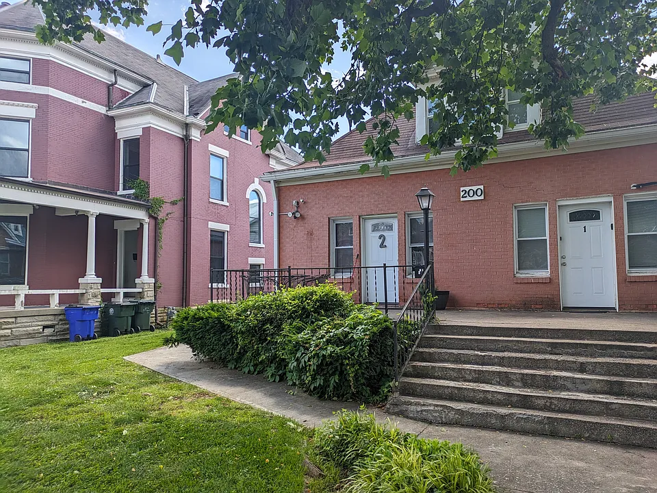 200 E Maxwell St