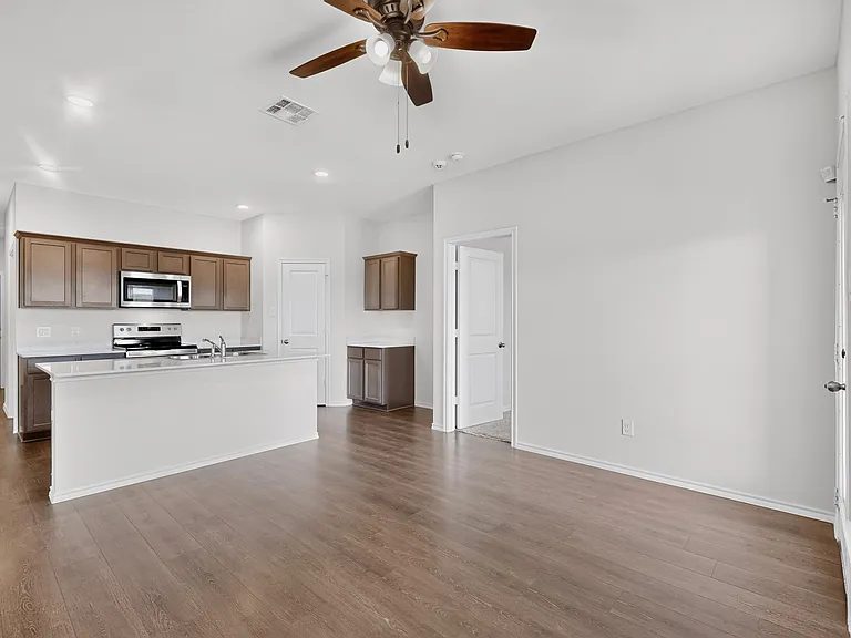 816 Glover Dr — Photo 9