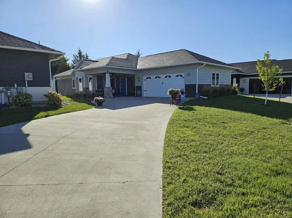 4507 Tallgrass Cir, Spirit Lake, IA 51360