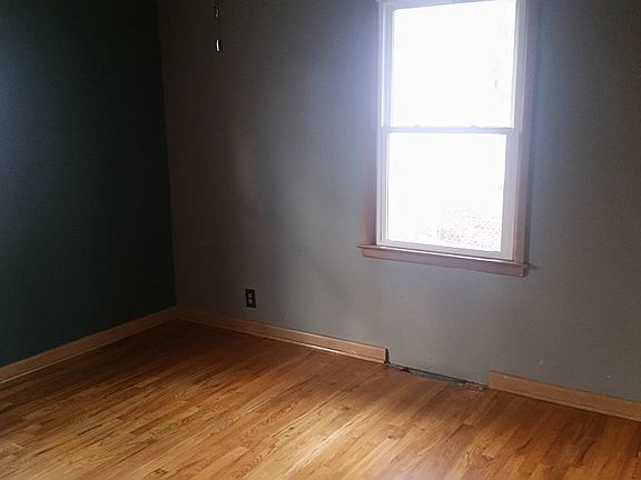 4th image of 670 East St