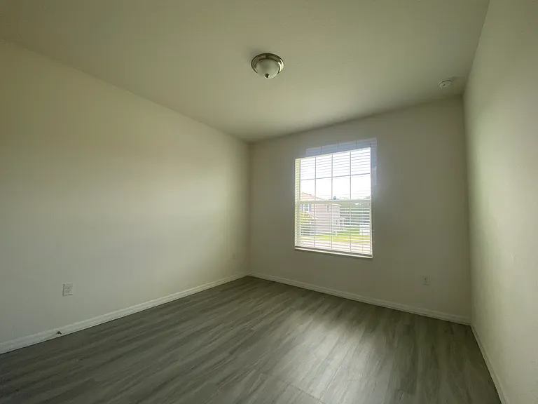 4261 SW 62nd Loop — Photo 10