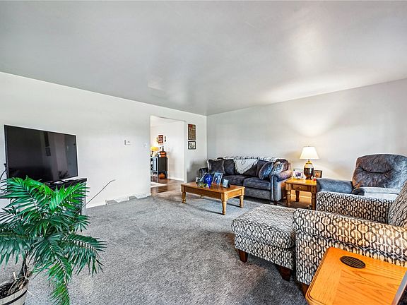 4th image of 27 Waverly Dr