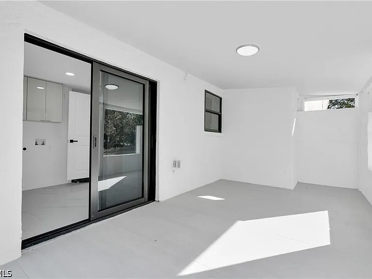 356 New York Dr — Photo 28