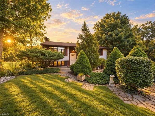 14 Falkland Rd, Brant, ON N0J 1V0