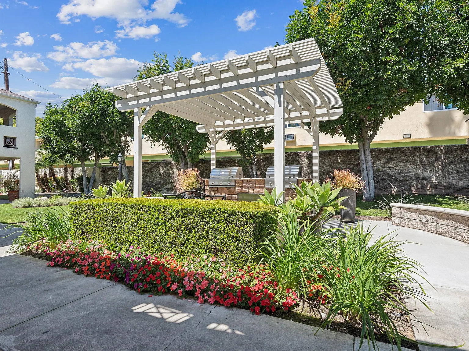 Villas at Whittier — Photo 2