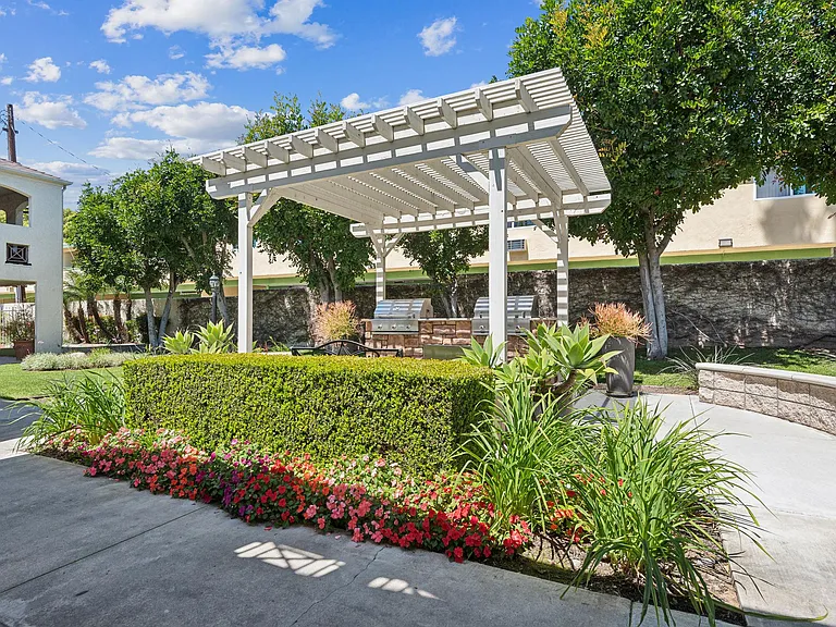Villas at Whittier — Photo 2