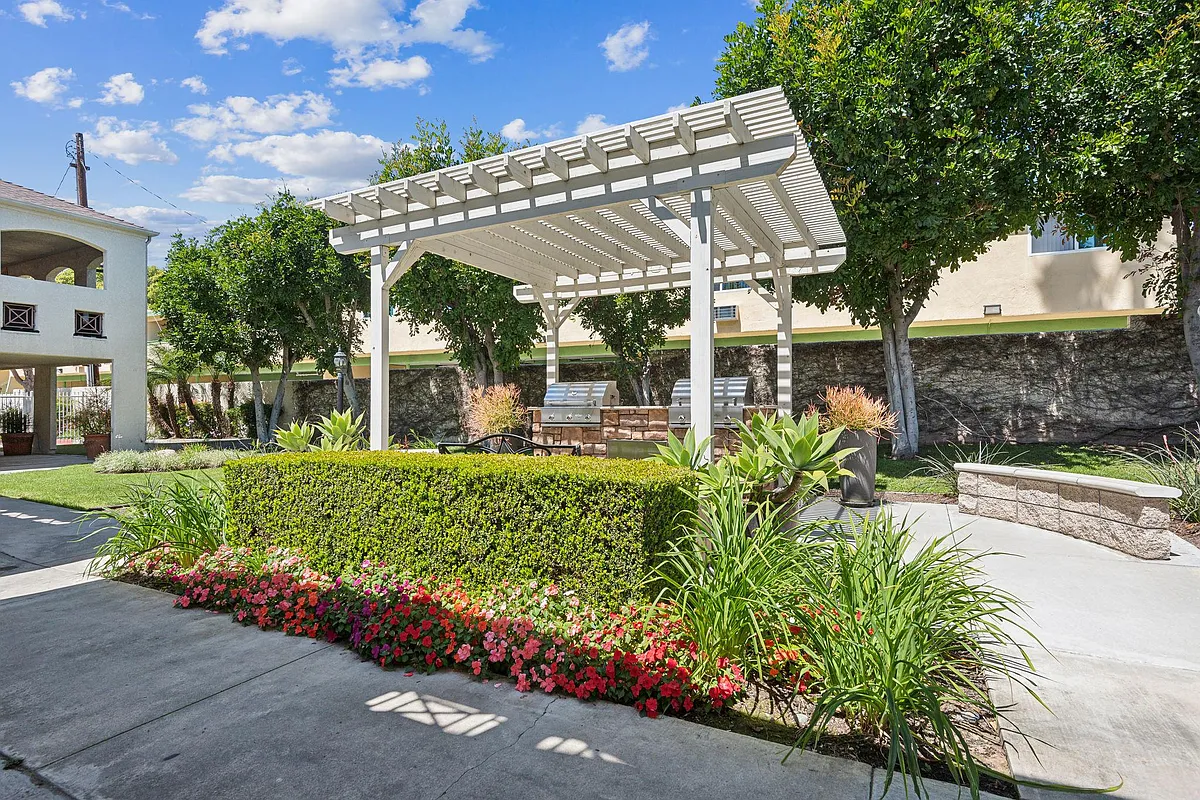 Building Photo - Villas at Whittier