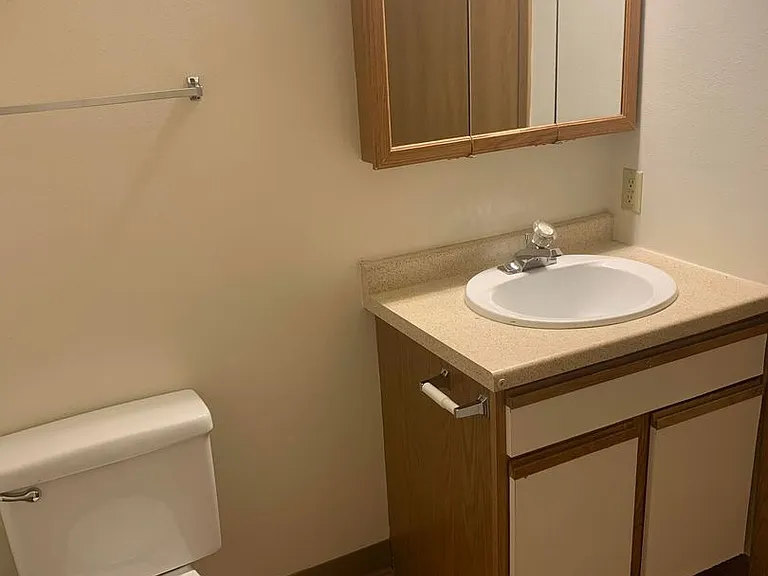 Dakota E & W Apartments — Photo 34