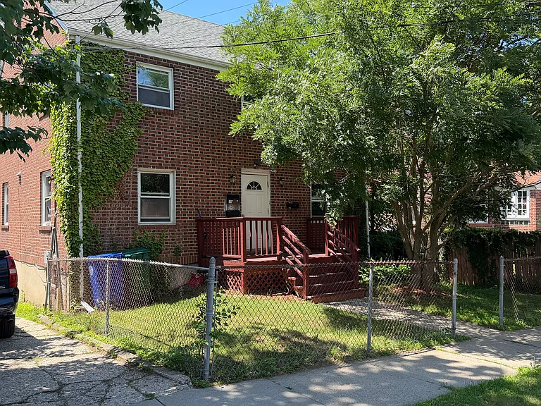 155 Clover St #1 — Photo 1