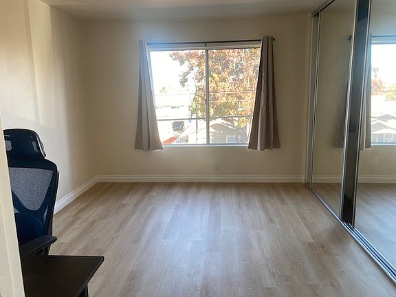5th image of 363 Newport Ave Unit 202