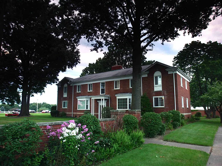 Parkview Apartments — Photo 2