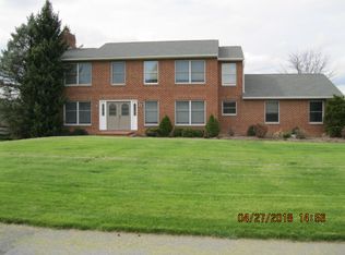 16 Deerfield Rd, Mechanicsburg, PA 17050