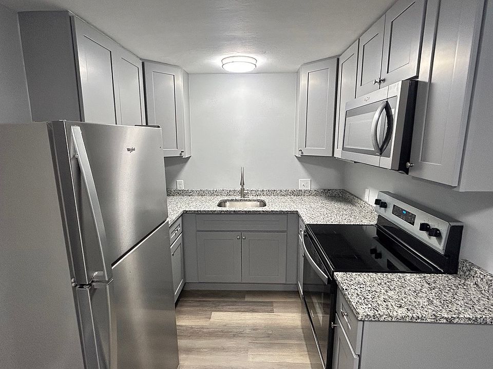1st image of 16 Reynwood Ln #9