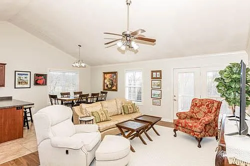 205 Palmer Dr — Photo 12