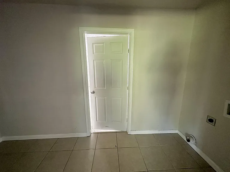 1554 Willowbrook St — Photo 13