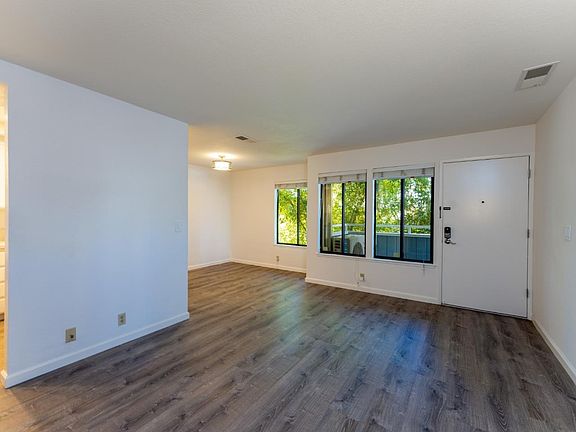 5th image of 898 La Barbera Dr