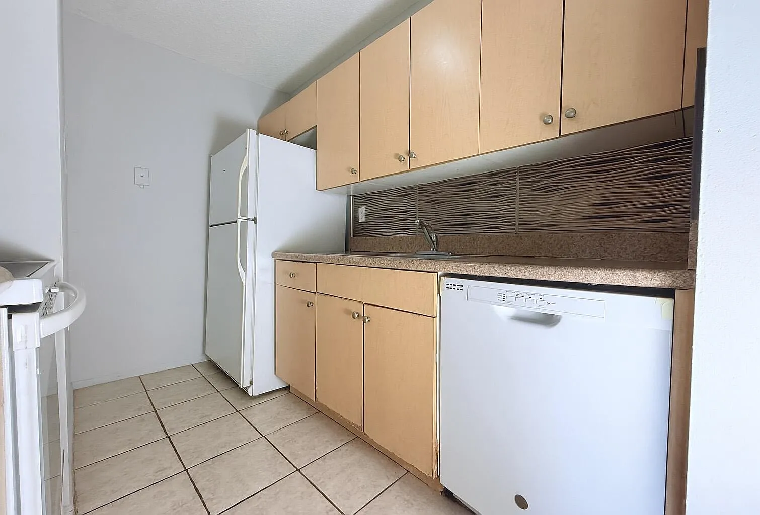 2 bed, 1.0 bath, 708 sqft, $1,750 — Photo 2