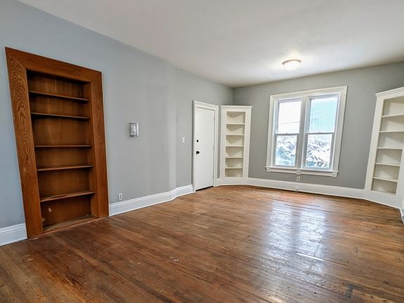 4th image of 924 N Capitol Ave Unit 2
