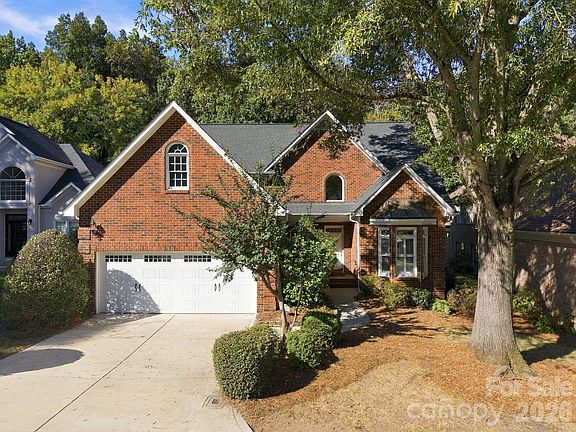 3rd image of 10417 Newberry Park Ln