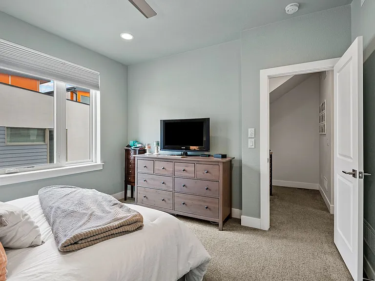 1821 Irving St #104 — Photo 22