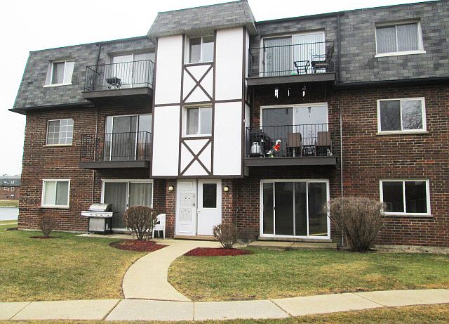 1st image of 9461 Bay Colony Dr APT 1N