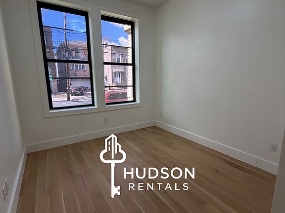 5th image of 52 Grace St #1R