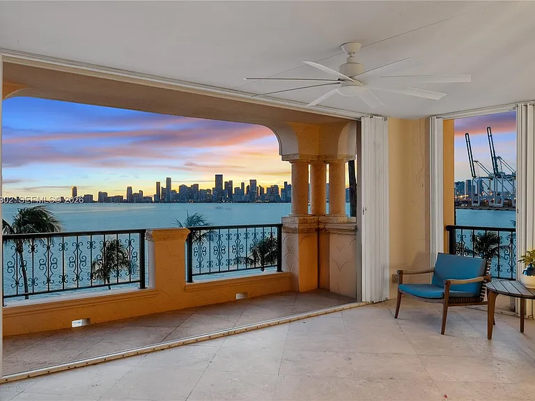 5242 Fisher Island Dr #5242 — Photo 38