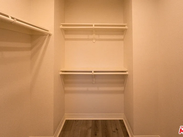 5766 Newcastle Ave — Photo 22