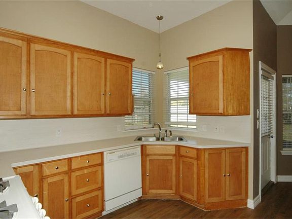 Nice cabinets and good counter top space.